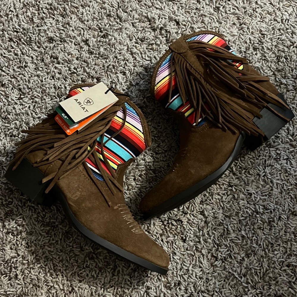 NWT Ariat Duchess Western Boot, Kids Size 4